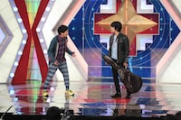 ファイナルステージに進出したうしろシティ。(c)NHK