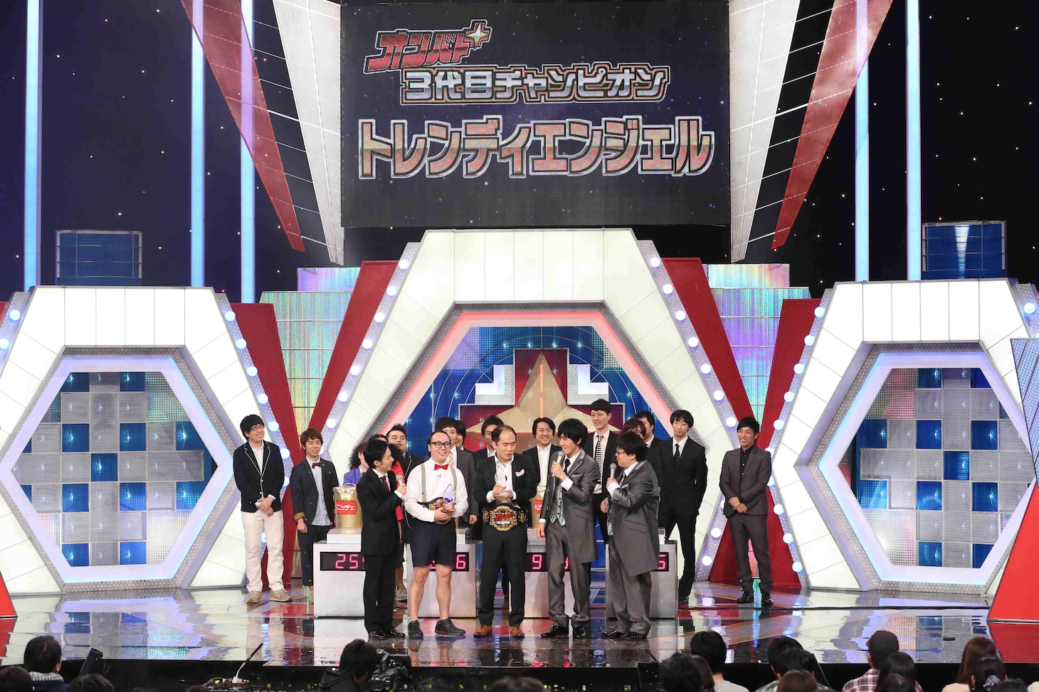 トレンディエンジェルの優勝が決まった直後の様子。(c)NHK