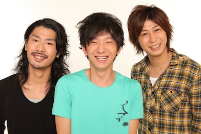 写真はパンサー。中央が向井、左が菅、右が尾形。(c)吉本興業