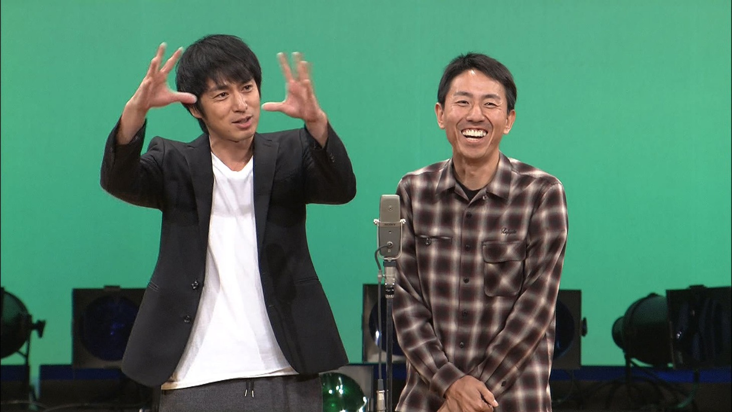 DVD「チュートリアリズムIV＋ASIA」の一場面。(c)2013吉本興業