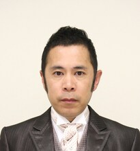 ネット配信番組「めちゃ×2ユルんでるッ！」のホストを務めるナインティナイン岡村。