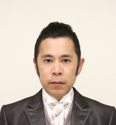 ネット配信番組「めちゃ×2ユルんでるッ！」のホストを務めるナインティナイン岡村。