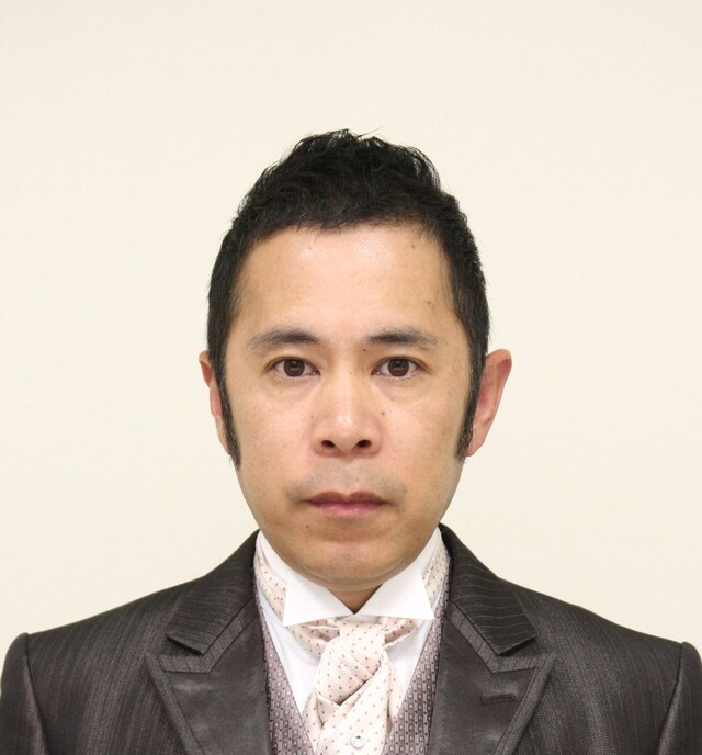 ネット配信番組「めちゃ×2ユルんでるッ！」のホストを務めるナインティナイン岡村。