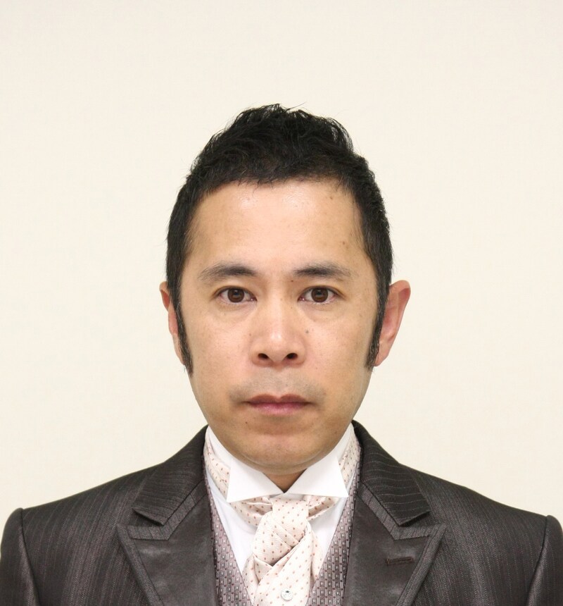 ネット配信番組「めちゃ×2ユルんでるッ！」のホストを務めるナインティナイン岡村。