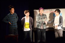 「キングオブ悩み相談」コーナーで「KOC決勝にはどうしたら出場できる？」と切実な悩みを打ち明けるグランジと、MCの鬼ヶ島・おおかわら（右）。