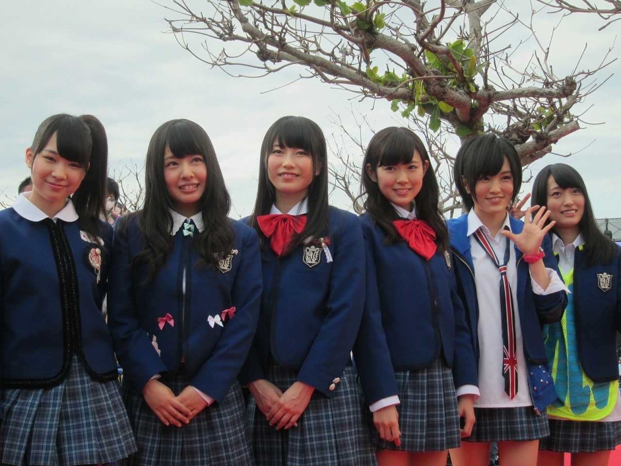 写真はNMB48のメンバー。