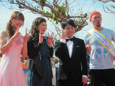 「第5回沖縄国際映画祭」レッドカーペットに最初に姿を現した芸人、桜 稲垣早希、椿鬼奴、NON STYLE井上、ストライク佐竹。