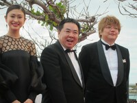 映画「げんげ」より、ドランクドラゴン塚地、山田優ほか。