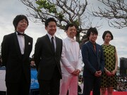 映画「7days Report」より、板尾創路、山下リオほか。