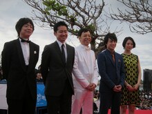 映画「7days Report」より、板尾創路、山下リオほか。