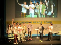 MCの平成ノブシコブシ、ゲスト芸人のCOWCOW、博多華丸・大吉、椿鬼奴、しずる。