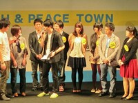 一般部門では、制作者が来場。1人1人に話を聞いていった。