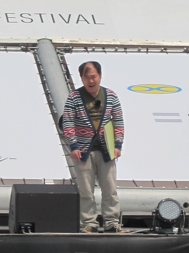 「第5回沖縄国際映画祭」ビーチステージに登場したR-1王者三浦マイルド。