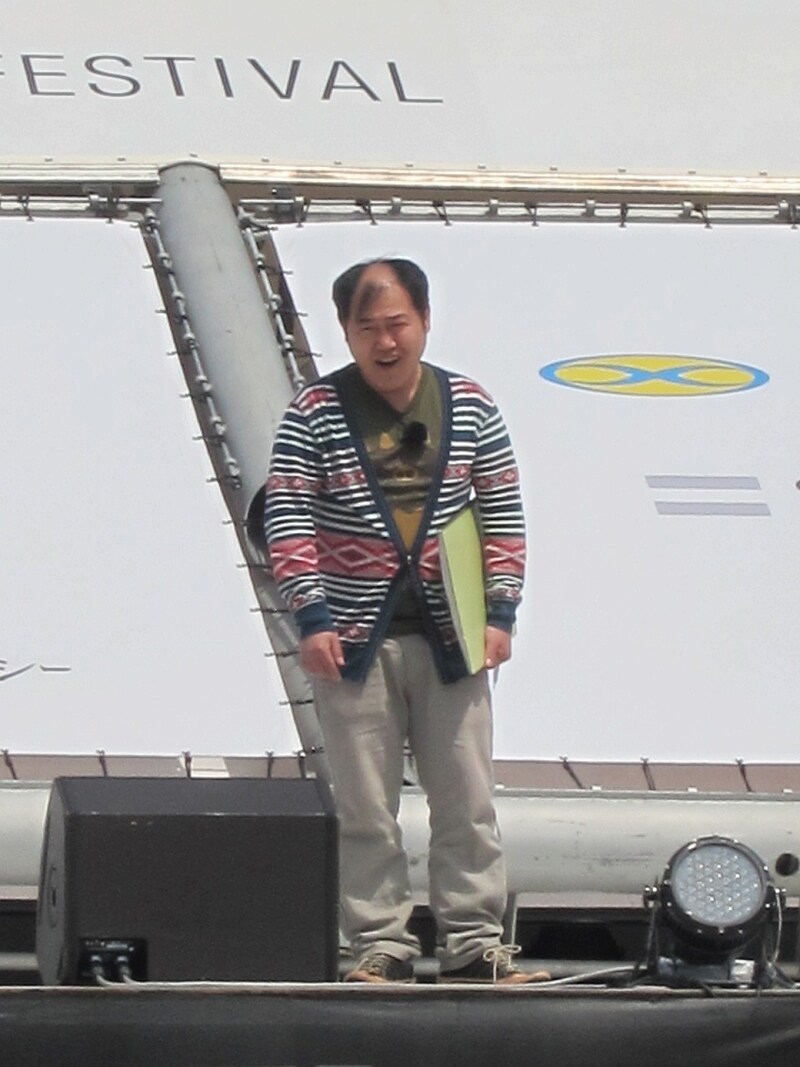 「第5回沖縄国際映画祭」ビーチステージに登場したR-1王者三浦マイルド。