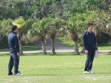 高津臣吾の野球教室に参加したとろサーモン久保田としずる池田。