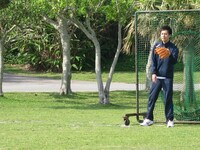 高津臣吾の野球教室に参加したとろサーモン村田。