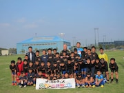 「第5回沖縄国際映画祭」にて行われた「セルジオ越後と高津臣吾のサッカー&野球教室」集合写真。