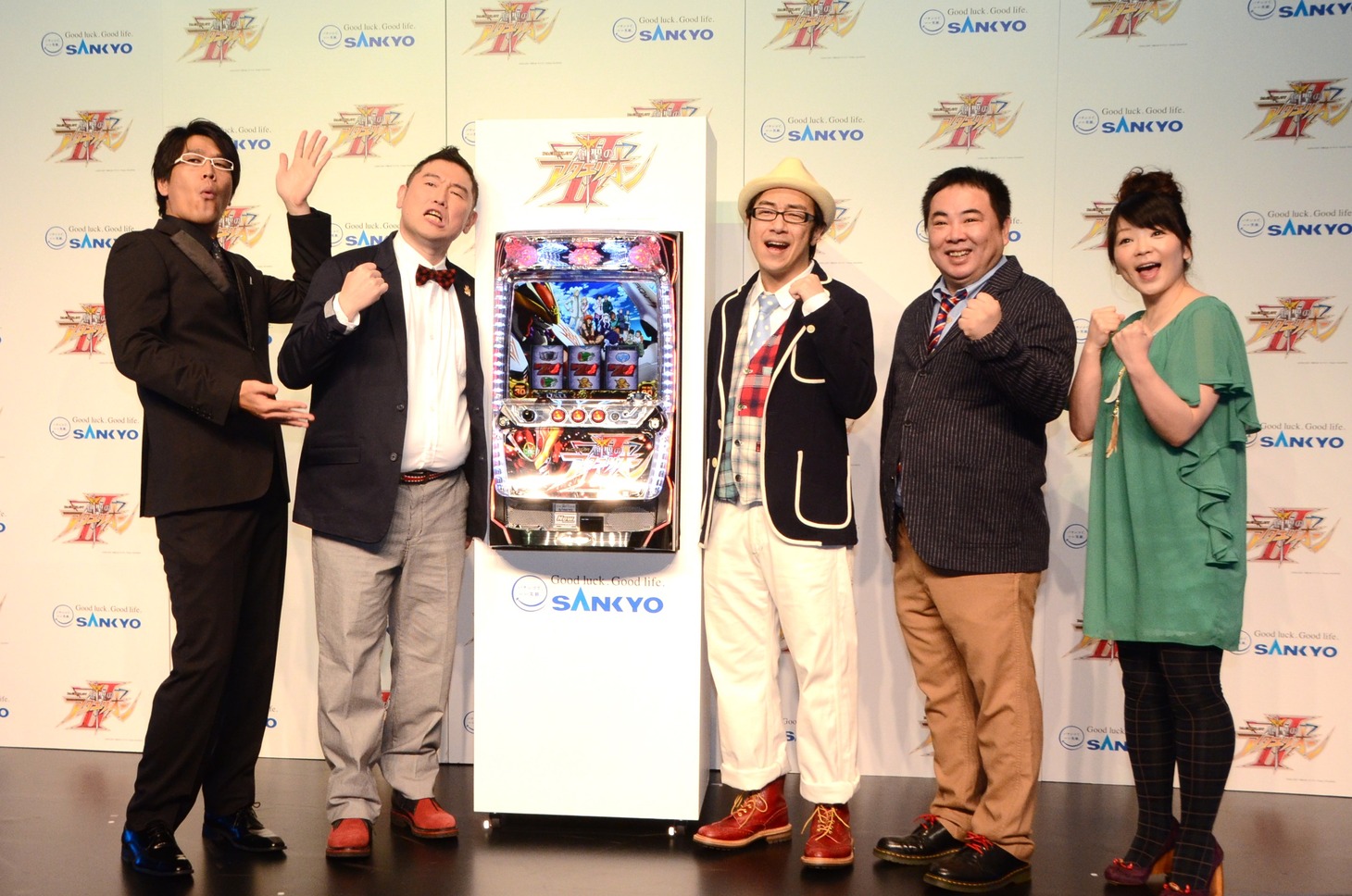 ニコニコ生放送の「誕生！パチスロバラエティ 肩書きあったらウレマンデー THEアクエリオン芸人への道」に出演する（左から）古坂大魔王、X-GUN西尾、東京03角田、ゲストのドランクドラゴン塚地と北陽・伊藤。