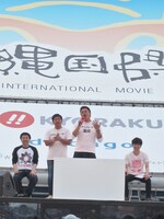 この日一番の歌唱力で沖縄の人を喜ばせた沖縄芸人のどさんこシーサー。