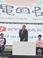 やっぱりあるあるを歌ってしまったRG。後藤が後ろから終始ツッコミ。