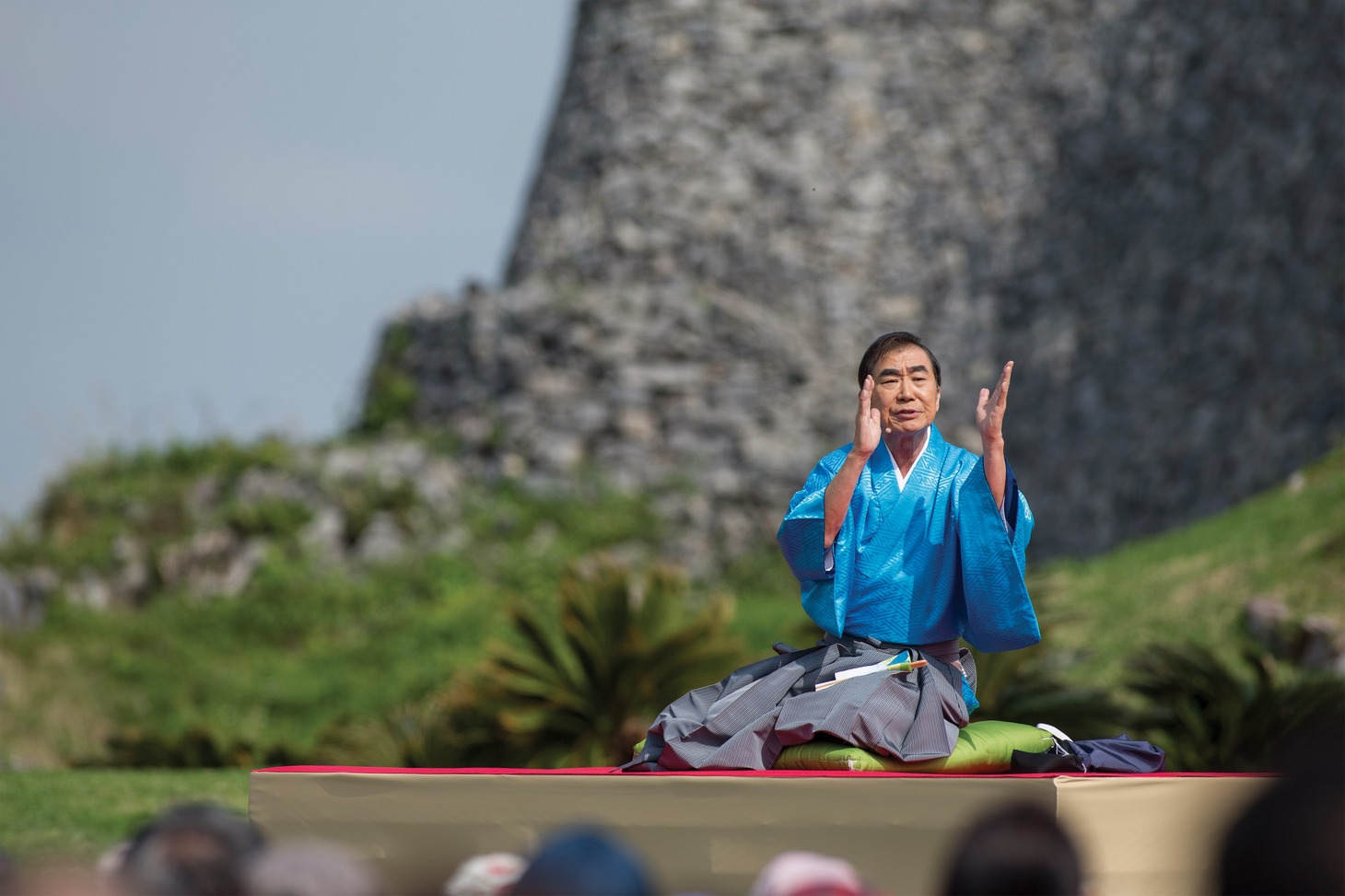「六代桂文枝　沖縄の世界遺産で落語会」
