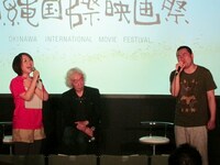 あるあるを歌うRG、ツッコむ阿国、初めて聞いた様子の高平。