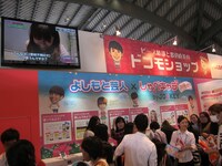 ラフピータウン内のJOOKEYブース。しゃべキャラ収録のメイキングも上映。