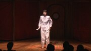 DVD「鳥居みゆき単独ライブ 狂宴封鎖的世界『方舟』」の一場面。