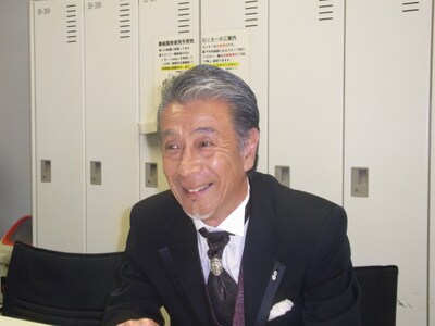 「Junji Table」MCを務める高田純次。