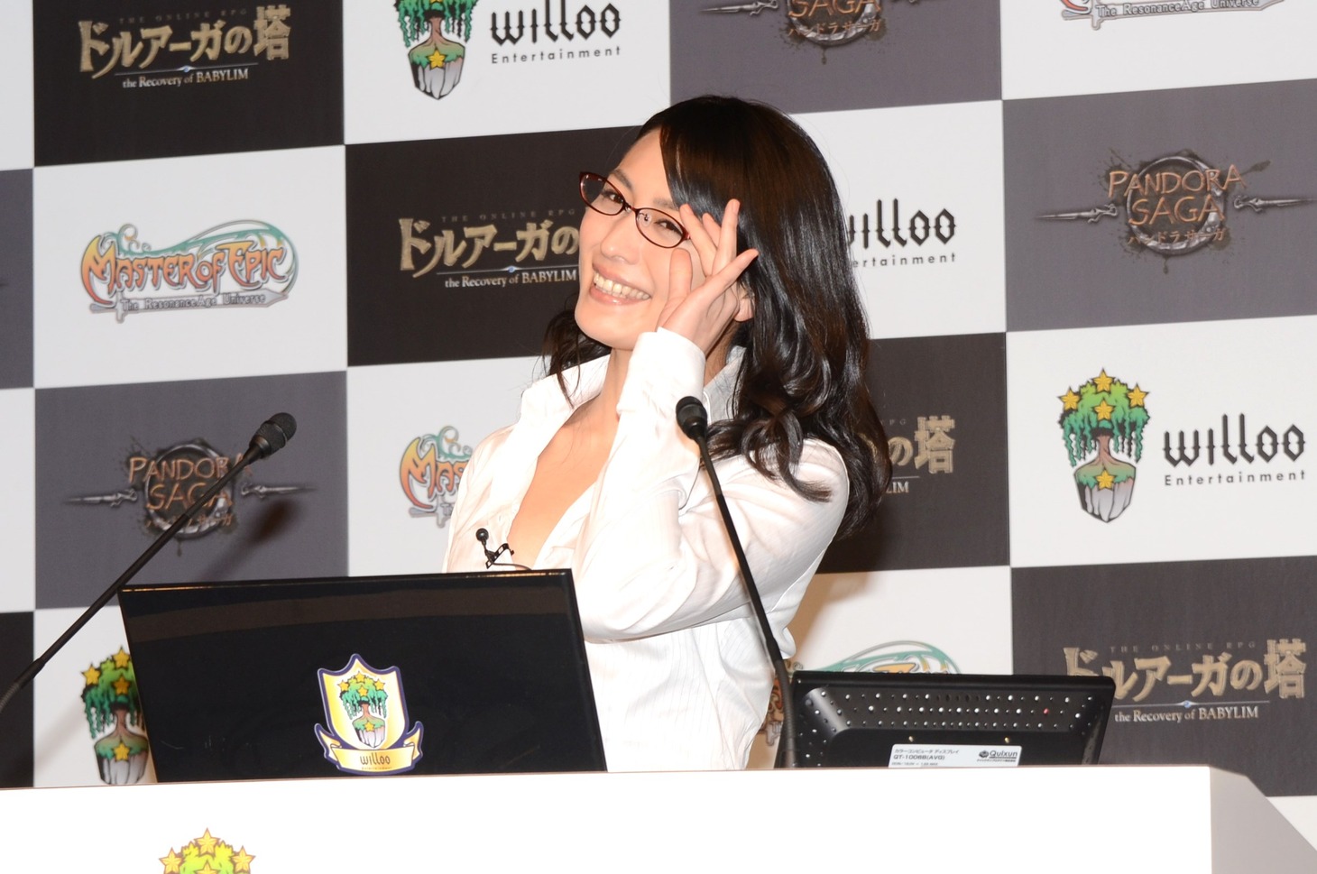教師役でイベントに登場した川村ゆきえ。