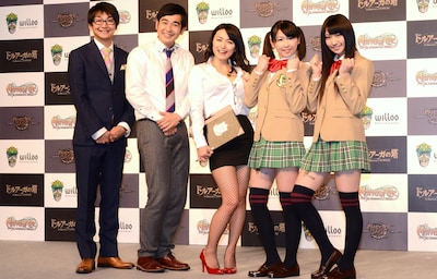 オンラインゲームを展開するウィローエンターテイメントのイベント「『ウィロー学園』入学式」に登場した（左から）ハマカーンと、川村ゆきえ、吉田ゆい、木村葵。