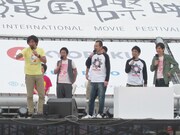 芸人たちをイジり始めた小学生に説教する真栄田。