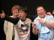 写真撮影時にテンションがマックスになり、塚地にさまざまなポーズをとらせた吉田。