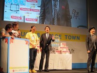 痩せた方正の姿に驚く一同。