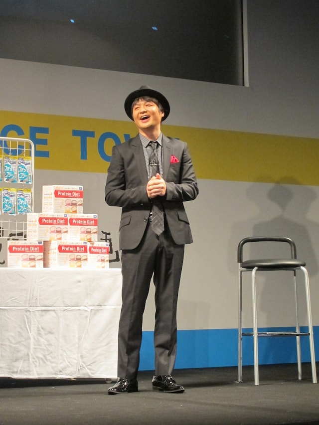 「第5回沖縄国際映画祭」にて行われた「月亭方正ダイエット成功お披露目発表会」に登場した月亭方正。約9kg、ウエスト -20cmのダイエットに成功。