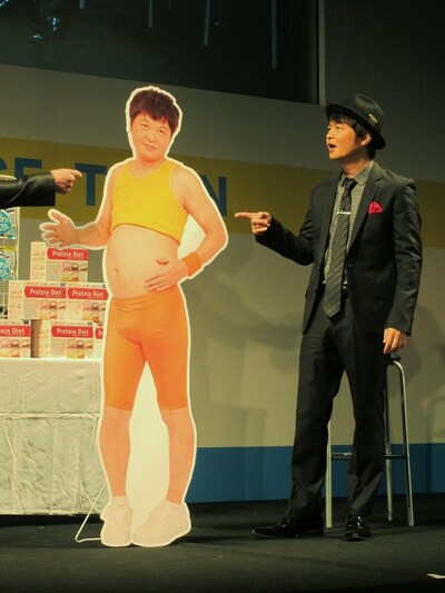 2カ月前の自分を見て信じられない様子の方正。