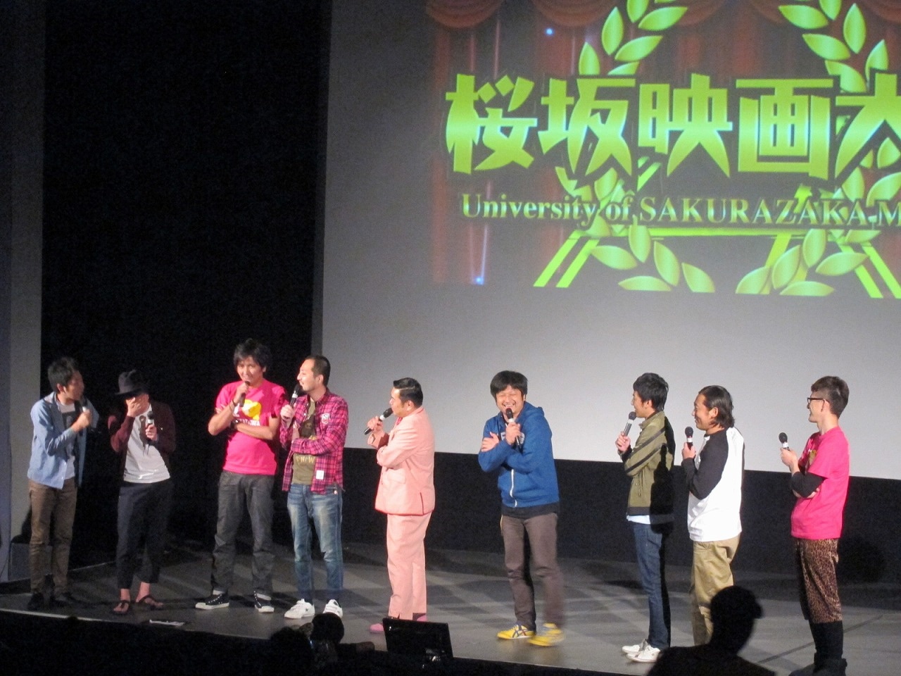 「第5回沖縄国際映画祭」桜坂劇場にて行われた、「桜坂映画大学』映画クレヨンしんちゃん　嵐を呼ぶ アッパレ！戦国大合戦』生オーディオコメンタリー」に登場したしずる、スリムクラブ、ダイノジ、ロバート。