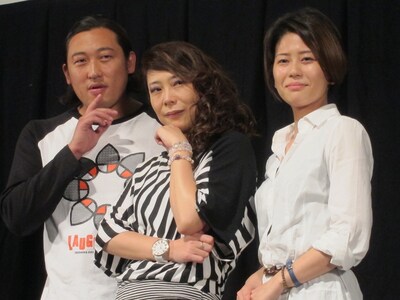 「第5回沖縄国際映画祭」、コンペティションLaugh部門「ビッチ」の舞台挨拶に登場した椿鬼奴、ロバート秋山、祖父江里奈監督。