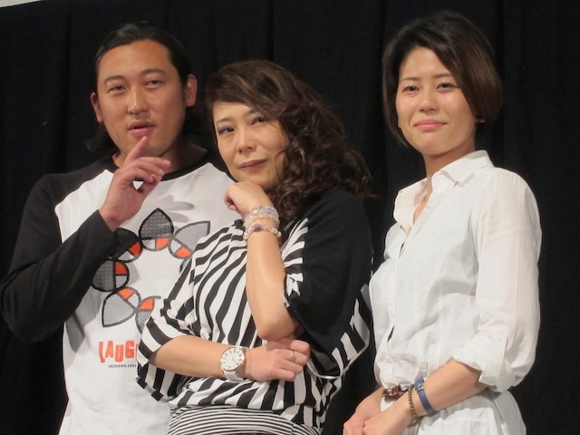 「第5回沖縄国際映画祭」、コンペティションLaugh部門「ビッチ」の舞台挨拶に登場した椿鬼奴、ロバート秋山、祖父江里奈監督。