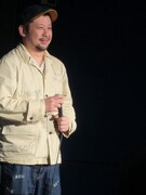 映画では、お笑い部顧問役を演じているケンコバ。