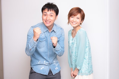 「青山ワンセグ開発」内の5分間ドラマ「ちょこやまくん」に出演する（左から）アンジャッシュ児嶋と、宇野実彩子（AAA）。（撮影：福島正大）