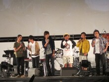 前説を務めたジャングルポケットとパンサー。