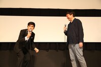 「探偵はBARにいる2 ススキノ大交差点」舞台挨拶に登壇したゴリと橋本監督。