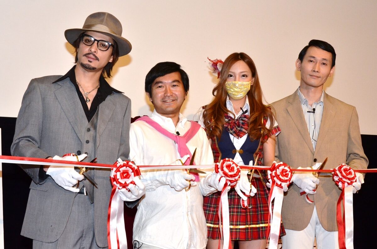 贋作タレント”として登場した（左から）ハイメ、小石田純一