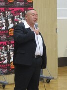 北野武監督のモノマネをする松村。