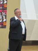 小日向文世のモノマネをする松村。