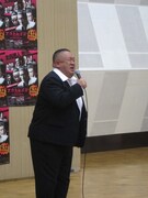 加瀬亮のモノマネをする松村。