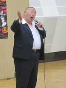 神山繁のモノマネをする松村。