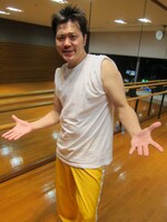 「ロンブー＆チュートの芸能人ヒットソングで爆笑ショーバトル！SP」の「スタジオ生パフォーマンス対決」にチャンレンジするエハラマサヒロ。