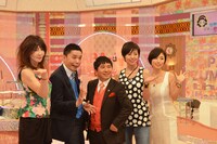 初回収録を終え取材に応じた（左から）YOU、爆笑問題、渡辺満里奈、MEGUMI。